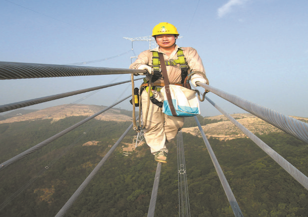 【國網工匠】國網浙江省電力有限公司金華供電公司輸電運檢中心帶電一班班長蔣衛(wèi)東