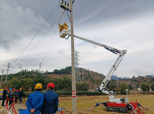 國(guó)網(wǎng)寧波奉化供電首次開(kāi)展履帶式絕緣斗臂車帶電作業(yè)