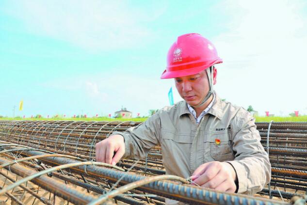 在電網建設一線逐夢追光——記國家電網有限公司特等勞動模范孔杰