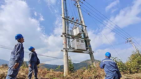 臨滄鳳慶供電局春耕時節(jié)保供電  不誤農(nóng)時不負春