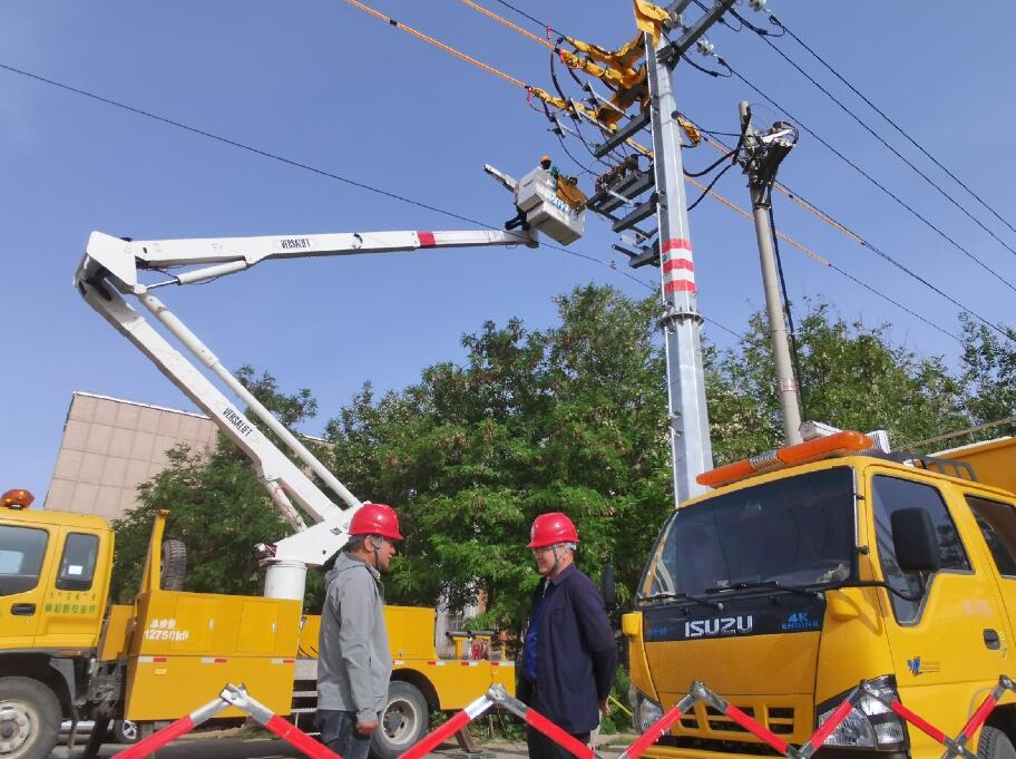 阿拉善供電公司：智能開關(guān)新升級 帶電作業(yè)“零感知”