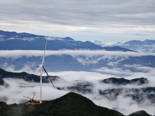 云南會澤金鐘風(fēng)電場二期項(xiàng)目首批機(jī)組成功并網(wǎng)發(fā)電