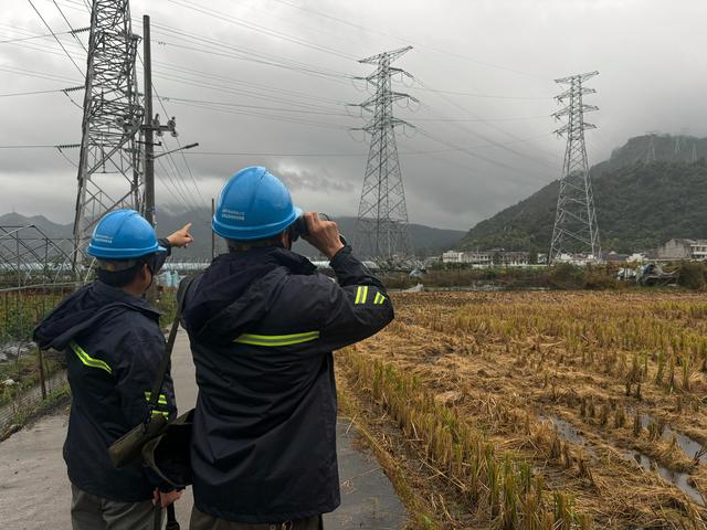 國網(wǎng)平陽供電供電全力迎戰(zhàn)臺(tái)風(fēng) 保障電網(wǎng)安全