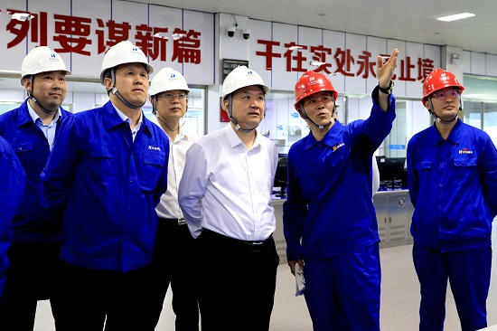 中國(guó)華能集團(tuán)董事長(zhǎng)溫樞剛到鶴崗電廠、伊春熱電督導(dǎo)調(diào)研生態(tài)環(huán)保及安全生產(chǎn)工作